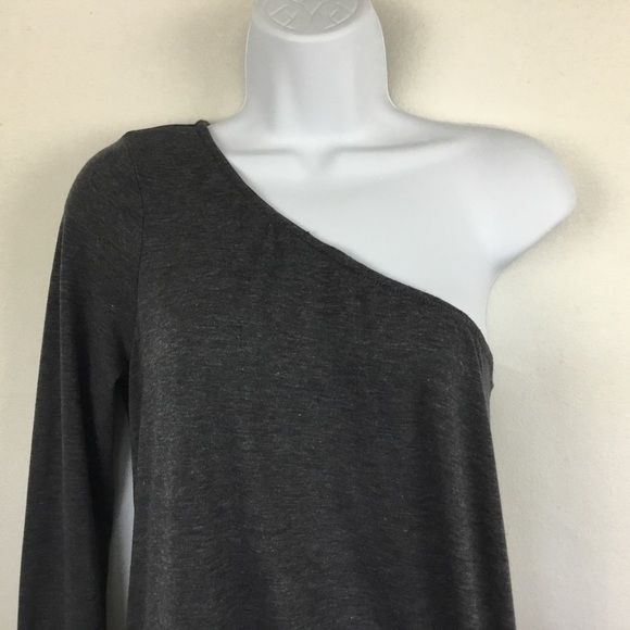 Willow & Clay Gray One Shoulder Knit Top. - Picture 5 of 7